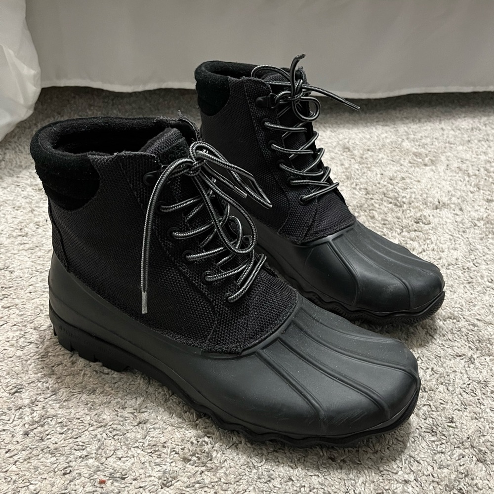 MEN’S SPERRY AVENUE DUCK WATERPROOF BOOT - SIZE 11 - BLACK NYLON